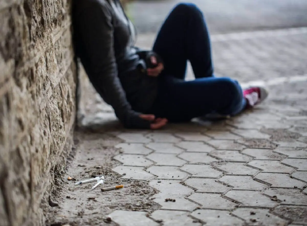 Heroin Detox: Information on Symptoms, Timeline, and Treatment 4 Heroin Detox Symptoms